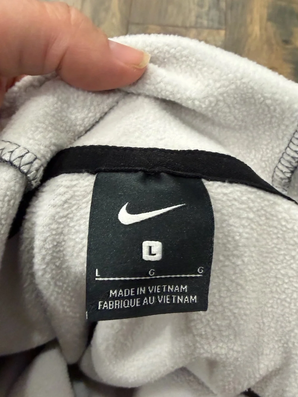 Nike Hoodie Sweatshirt Women’s Size Large Gray Fleece Pullover Side Pockets Logo
